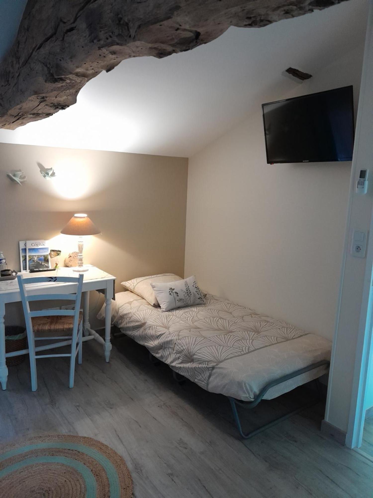 Bed and Breakfast La Douce Charentaise à Mérignac Extérieur photo